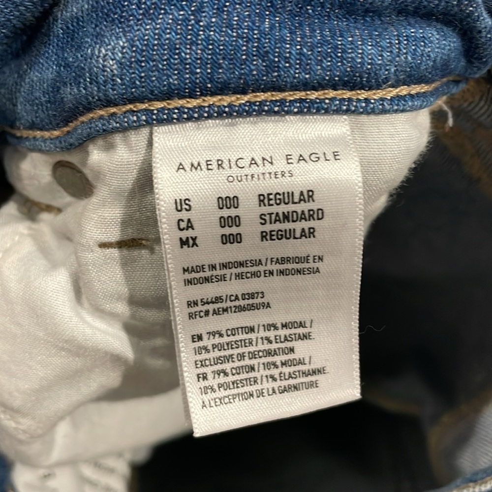 American Eagle 🦅 MOM Jean - Picture 9 of 9